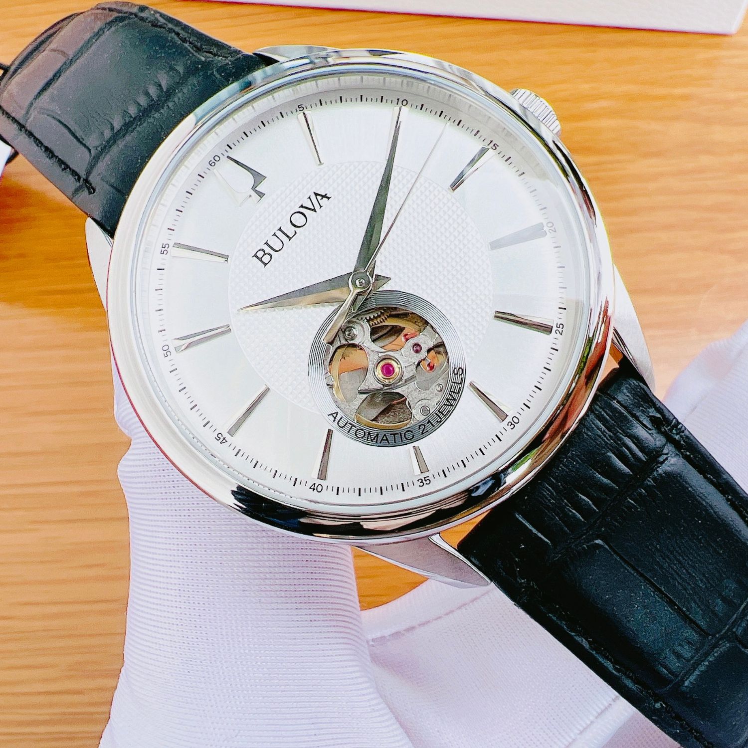 Bulova Automatic Mặt Tròn Hở Tim Dây Da Màu Đen 96A224