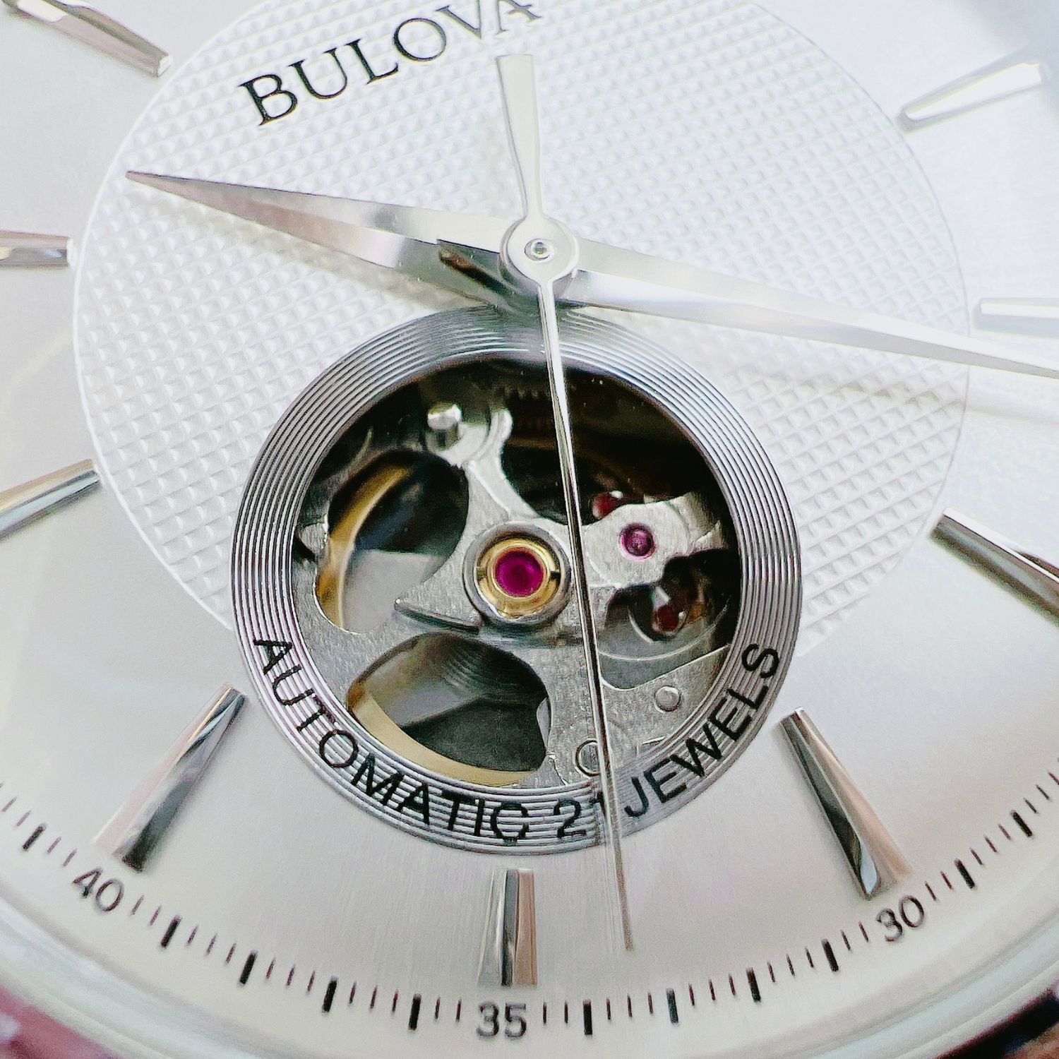 Bulova Automatic Mặt Tròn Hở Tim Dây Da Màu Đen 96A224